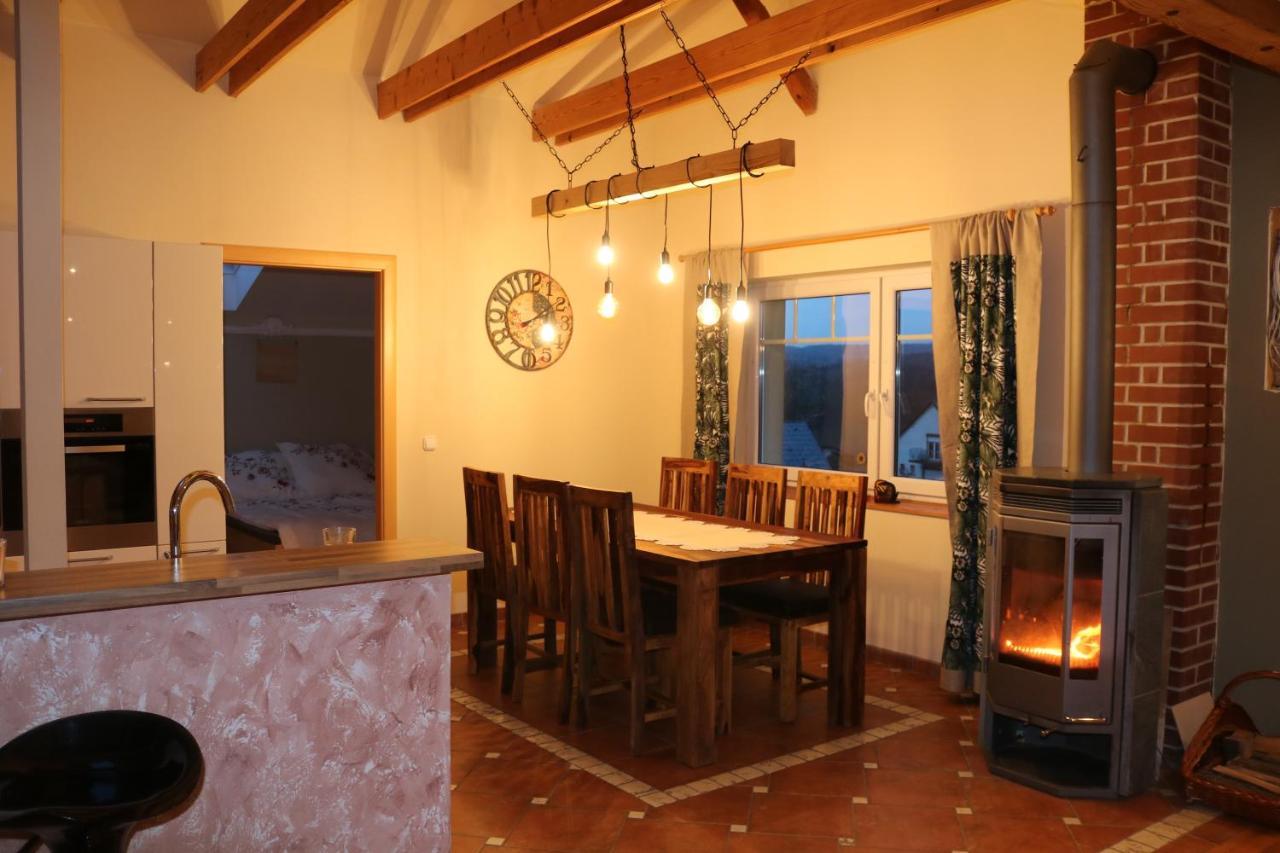 Helle, Offene Dachgeschosswohnung Mit Terrasse Oberloisdorf Esterno foto