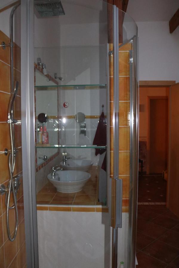 Helle, Offene Dachgeschosswohnung Mit Terrasse Oberloisdorf Esterno foto