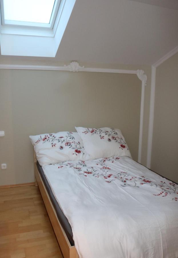 Helle, Offene Dachgeschosswohnung Mit Terrasse Oberloisdorf Esterno foto