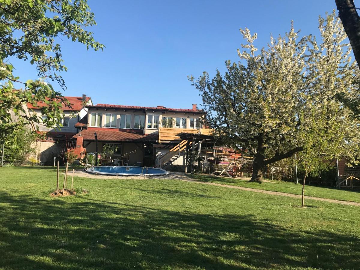 Helle, Offene Dachgeschosswohnung Mit Terrasse Oberloisdorf Esterno foto